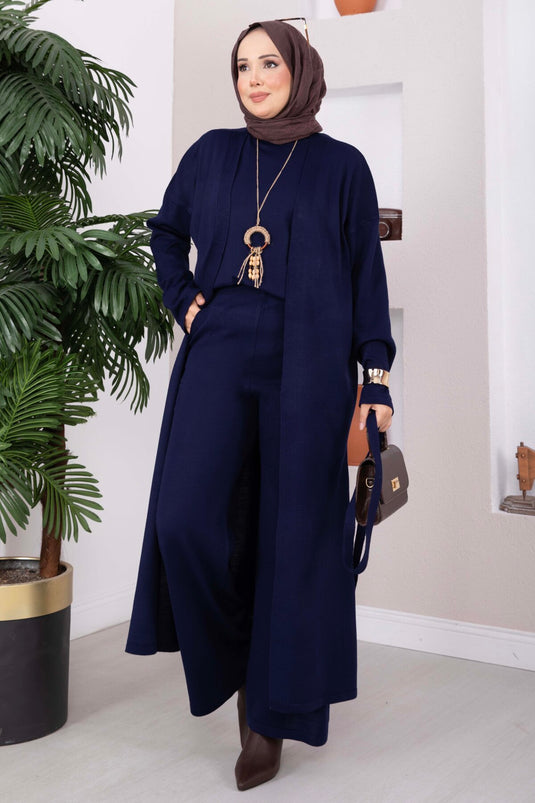 Ensemble Tricot Bleu Marine Avec Collier Et Détail À Nouer