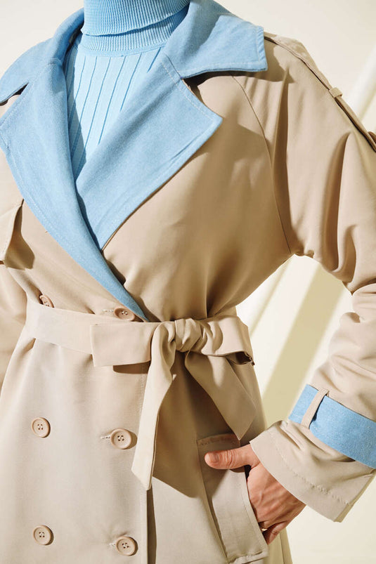 Trench-coat à épaulettes garni de denim Beige