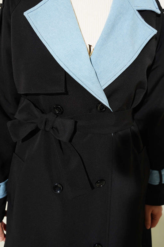 Trench-coat à épaulettes garni de denim noir bleu