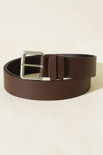 Ceinture à boucle métallique aspect crocodile marron