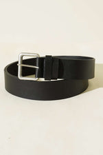 Ceinture noire à boucle métallique effet crocodile argenté