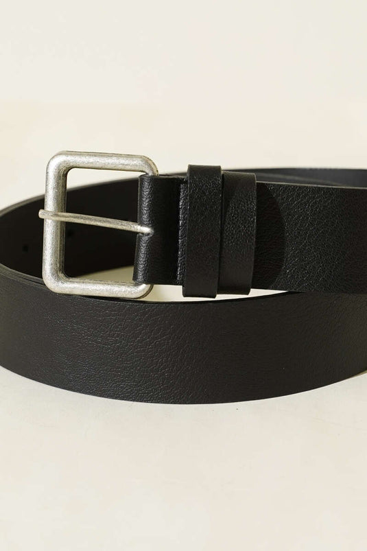 Ceinture noire à boucle métallique effet crocodile argenté