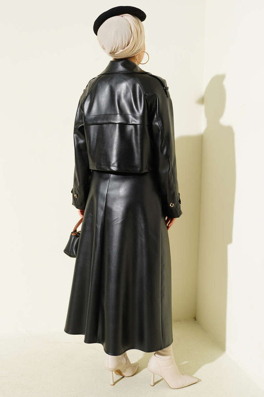 Schwarzer, zweireihiger Lederanzug mit Rock