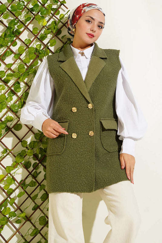 سترة ذات صفين من الأزرار وياقة مزينة بأزرار، لون كاكي.