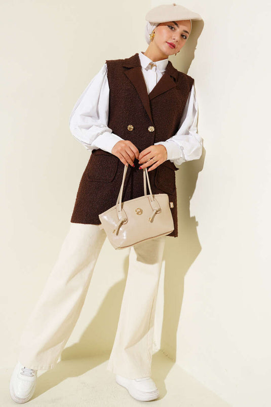 Weste mit doppelreihiger Knopfleiste und Kragen, kaffeefarben.