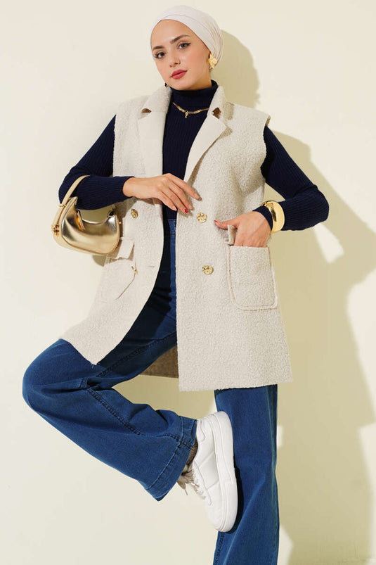 Gilet à double boutonnage avec col et détails en pierre.