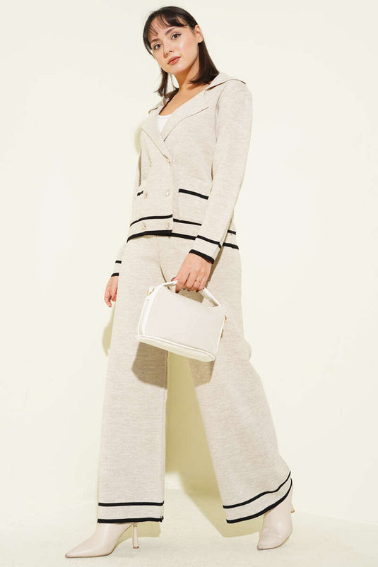 Conjunto de dos piezas de punto con botones y cuello cruzado, beige