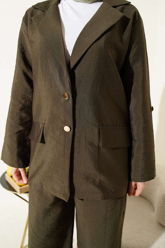 Ensemble kaki avec veste à col croisé et boutons dorés