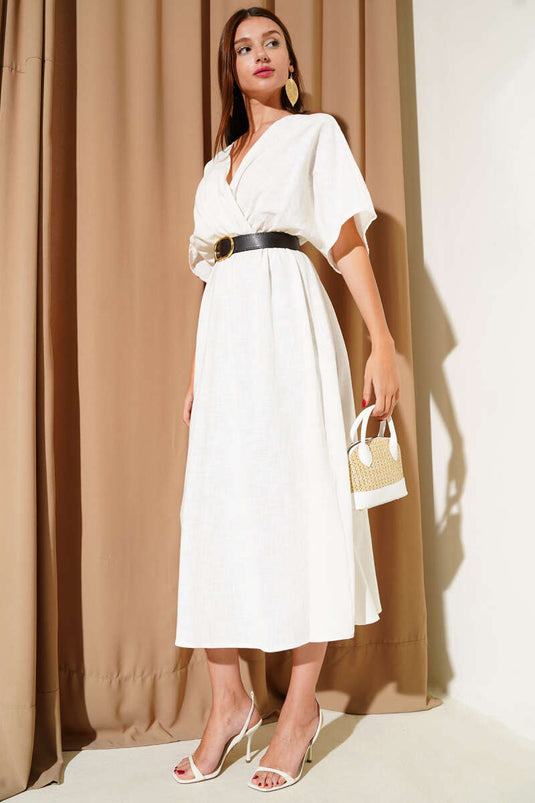 Vestido midi de lino con cinturón y cuello cruzado, color crudo