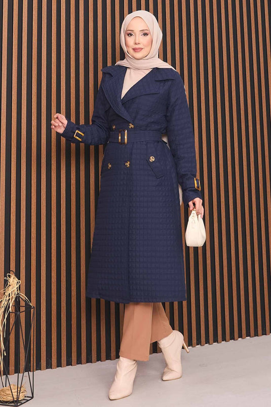 Trench-coat matelassé bleu marine à double boutonnage et ceinture, avec hijab intégré