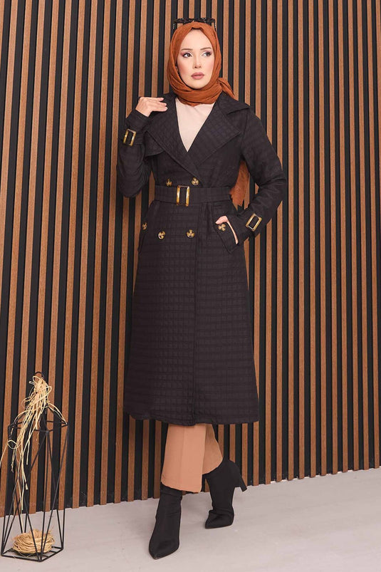 Trench-coat matelassé noir à double boutonnage et ceinture, avec hijab intégré