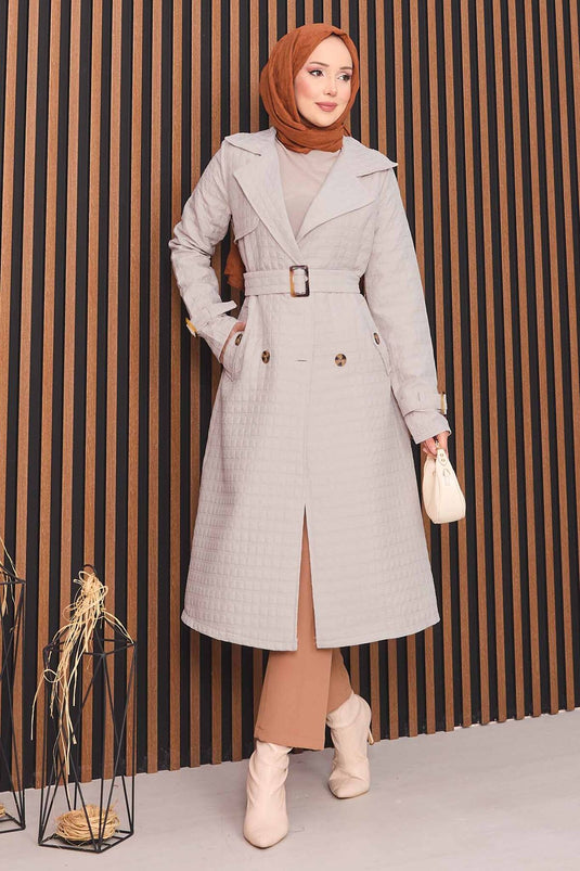 Trench-coat matelassé à double boutonnage et ceinture hijab couleur pierre