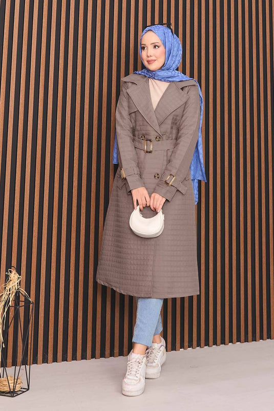 Trench-coat matelassé en vison avec hijab et ceinture à double boutonnage