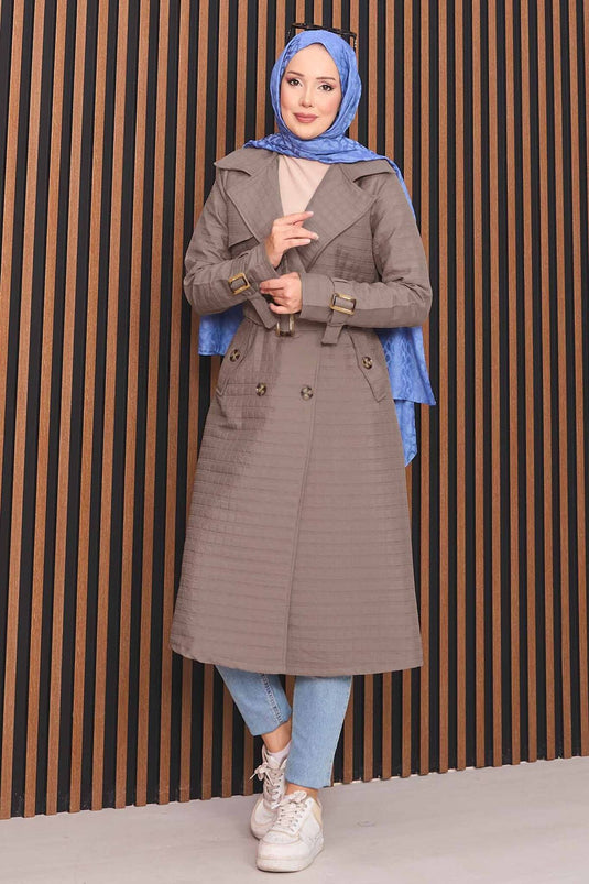 Trench-coat matelassé en vison avec hijab et ceinture à double boutonnage