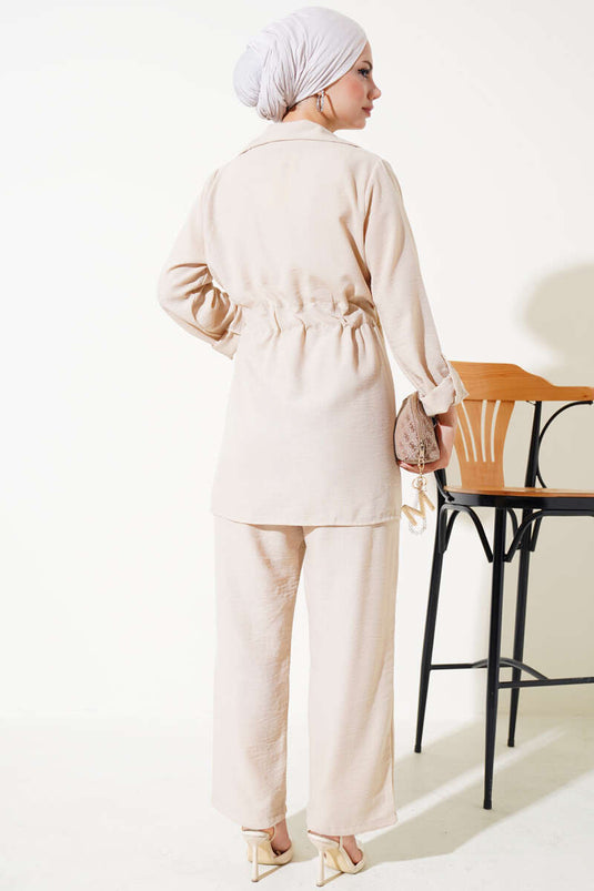 بدلة مزدوجة من الكتان ذات ياقة مزدوجة الصدر باللون البيج