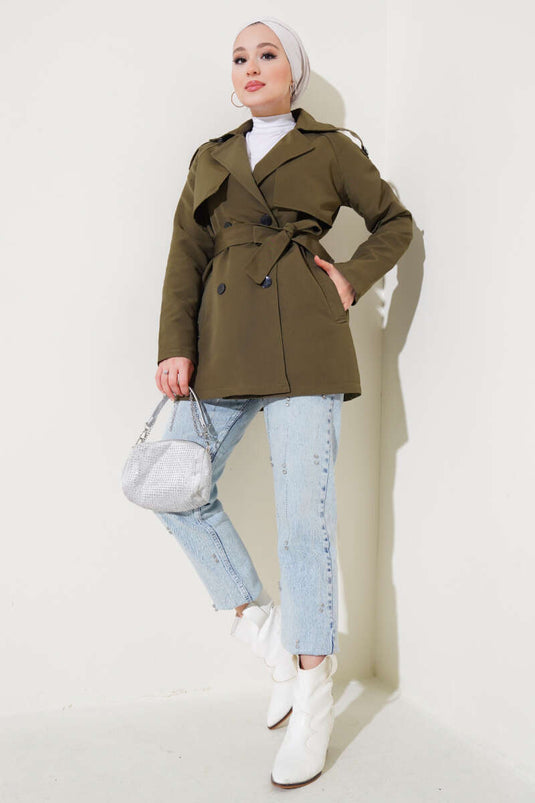 Zweireihiger, kurzer Trenchcoat in Khaki