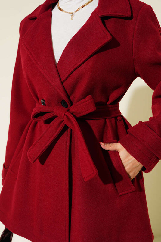 ياقة مزدوجة الصدر، وتفاصيل حزام، معطف قصير من الكشمير، أحمر اللون.