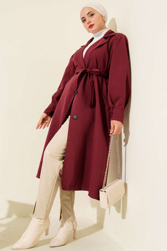 Trench-coat croisé avec détail de ceinture, bordeaux.