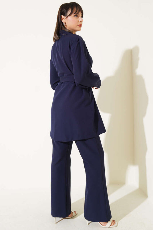 بدلة مكونة من قطعتين بحزام مزدوج الصدر باللون الأزرق الداكن