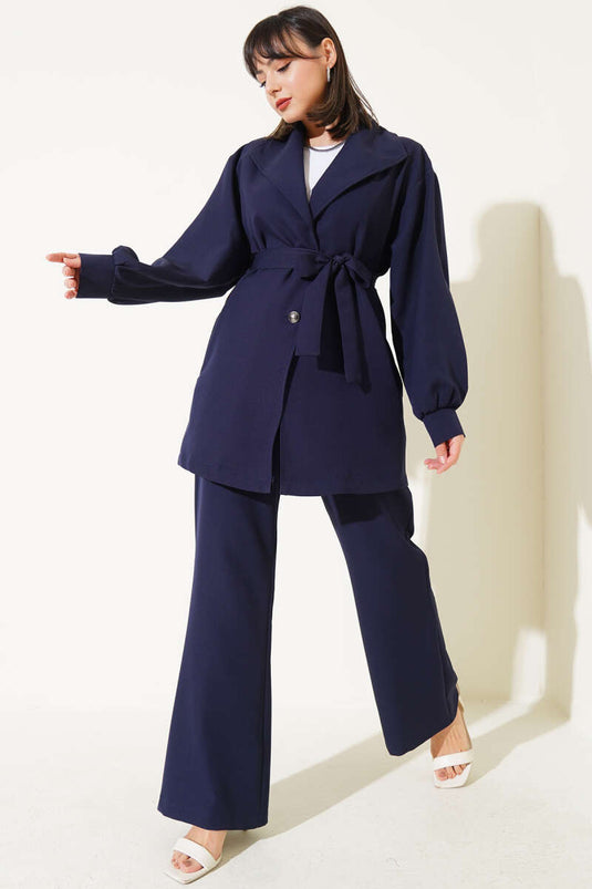 بدلة مكونة من قطعتين بحزام مزدوج الصدر باللون الأزرق الداكن