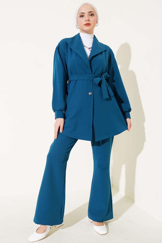 بدلة مكونة من قطعتين بحزام مزدوج الصدر باللون البترولي