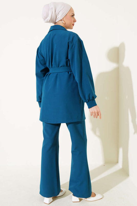 بدلة مكونة من قطعتين بحزام مزدوج الصدر باللون البترولي