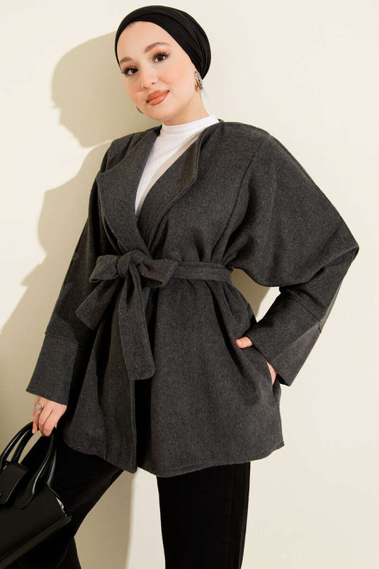 Veste croisée en cachemire ceinturée, gris fumé.