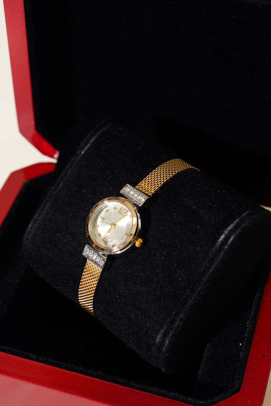 Montre-bracelet pour femme avec petit cadre et bracelet tricoté doré