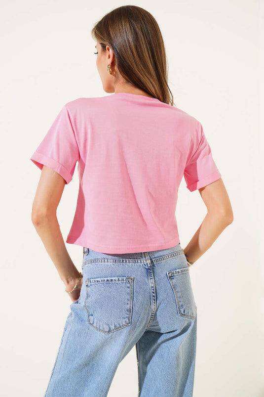 Top corto rosa con pequeño bordado de corazón