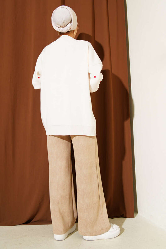 سترة محبوكة مطرزة على شكل قلب صغير من الحجر