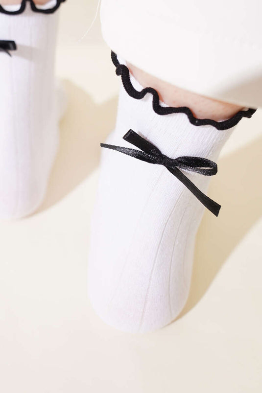 Chaussettes blanches avec accessoire ruban