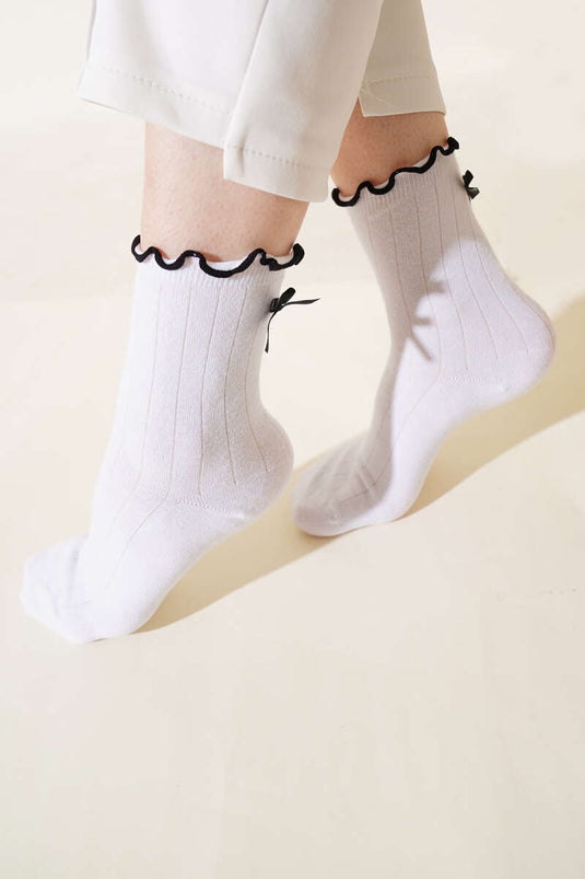 Chaussettes blanches avec accessoire ruban