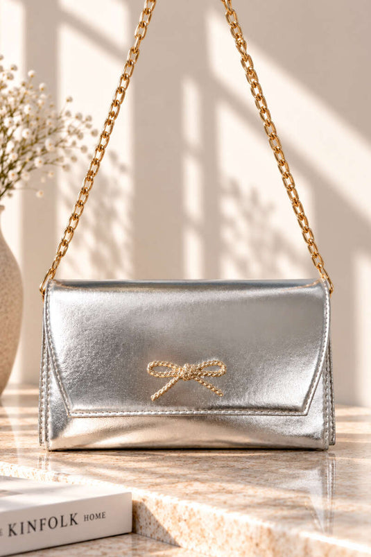 Borsa Pochette Con Catena E Dettagli In Argento