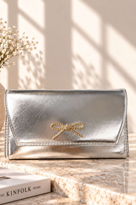 Borsa Pochette Con Catena E Dettagli In Argento