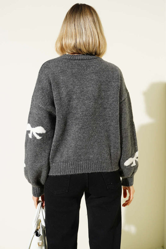 Maglione lavorato a maglia con ricamo a nastro, grigio fumo