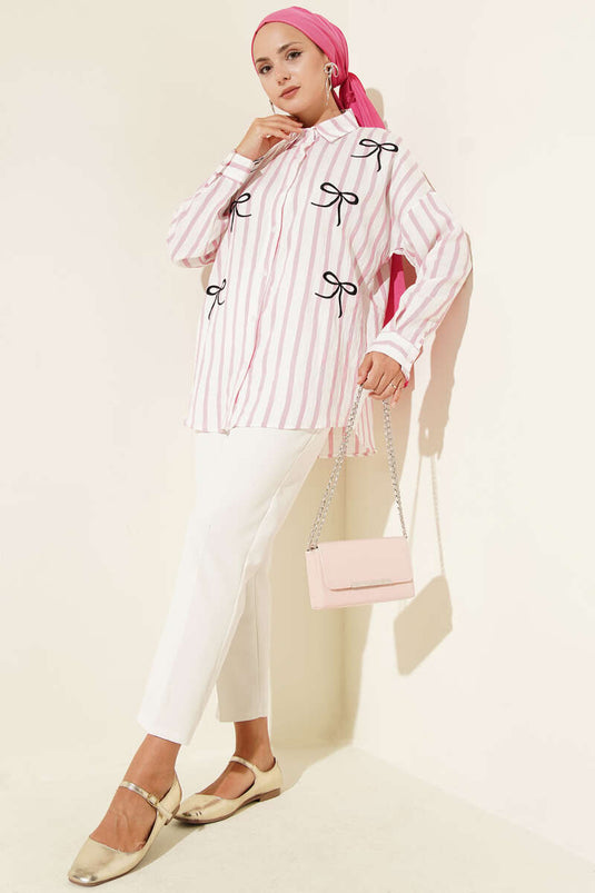 Camisa de rayas con bordado de cinta rosa
