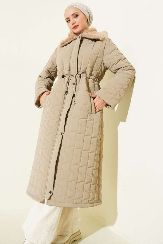 معطف مبطن طويل بسحاب وياقة من الفرو البيج
