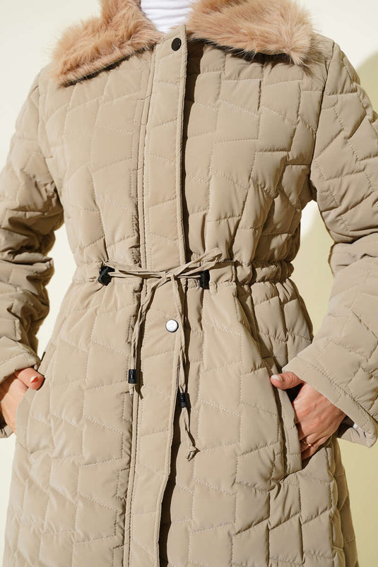 معطف مبطن طويل بسحاب وياقة من الفرو البيج