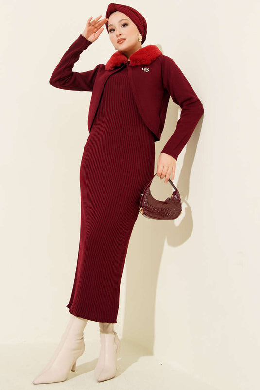 Robe en tricot sans manches avec détails en fourrure bordeaux
