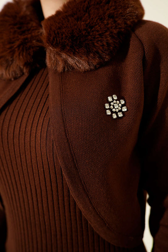 Robe en tricot avec gilet détaillé en fourrure marron