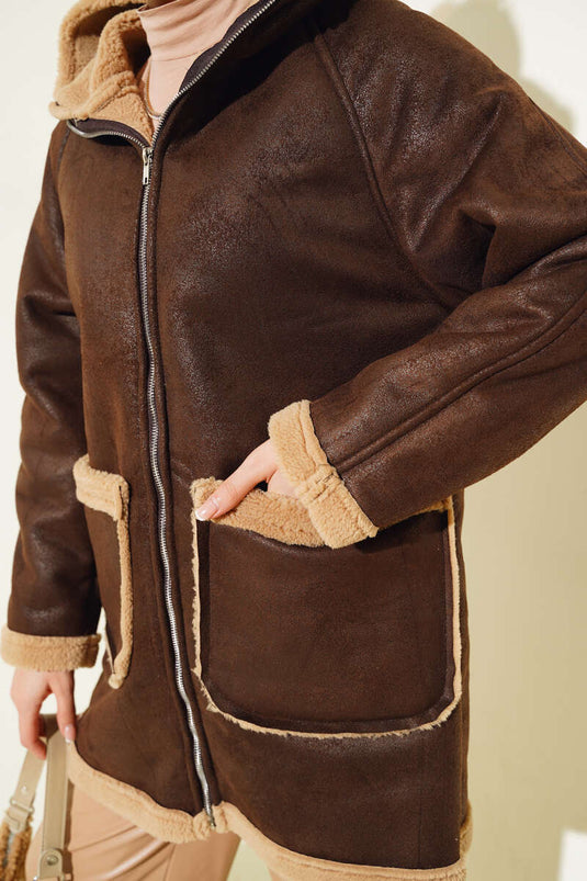 Manteau à capuche zippé en fourrure marron amer