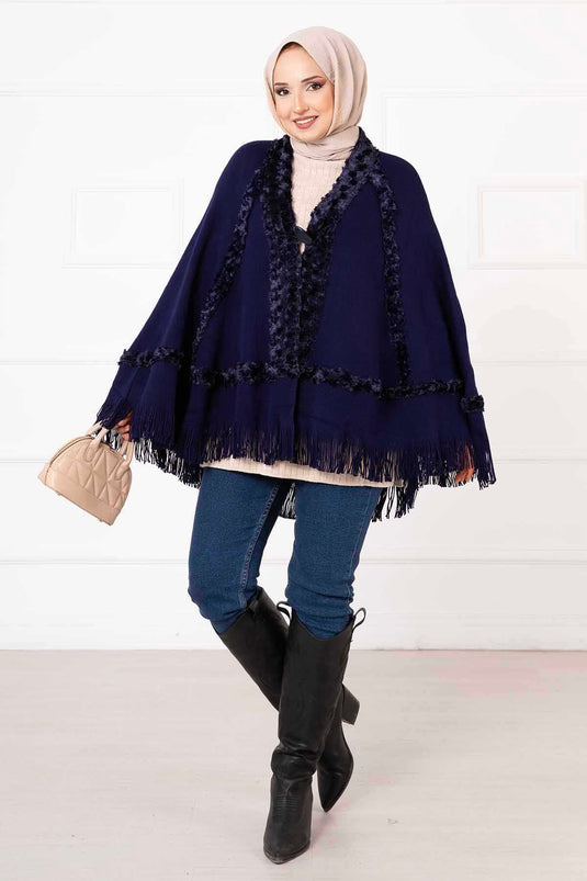 Pelziger Poncho in Marineblau