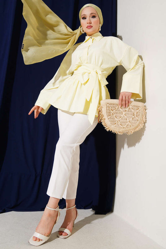 سترة نصف أزرار مع حزام مجمع باللون الأصفر