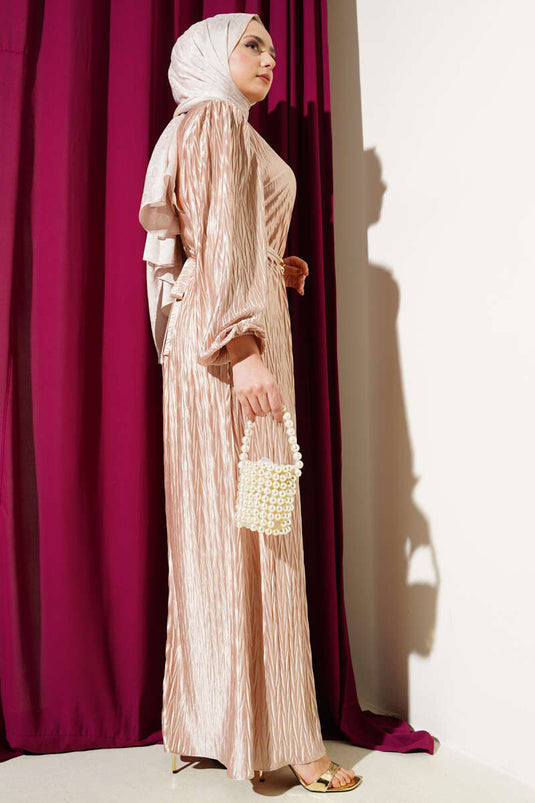 Robe plissée ceinturée beige