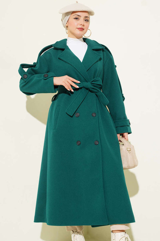 معطف كاشي بتفاصيل أزرار وحزام زمردي