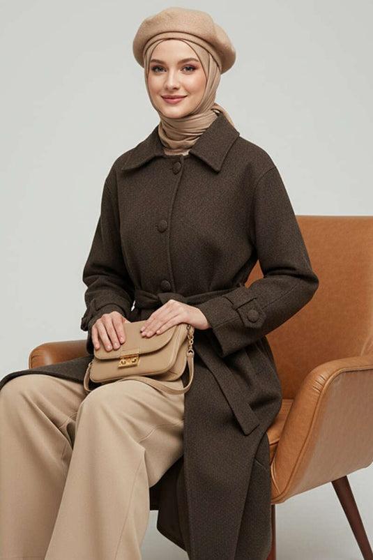 معطف من الكشمير بحزام وأزرار باللون البني المر