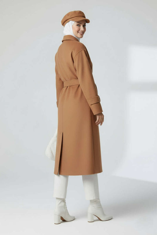 معطف كشمير بحزام وأزرار باللون البني