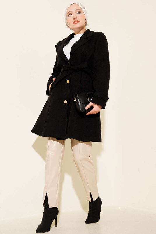 Schwarzer Kaschmirmantel mit Gürtel und goldenen Knöpfen