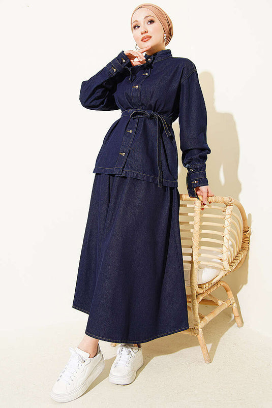 Set mit Jeansrock und Gürtel, goldene Knöpfe, Marineblau