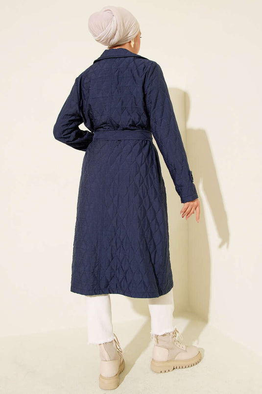 عباءة مبطنة بحزام باللون الأزرق الداكن